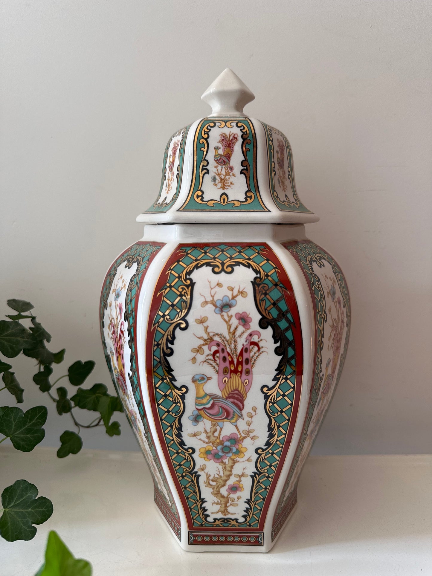 Japans porseleinen Dekselvaas