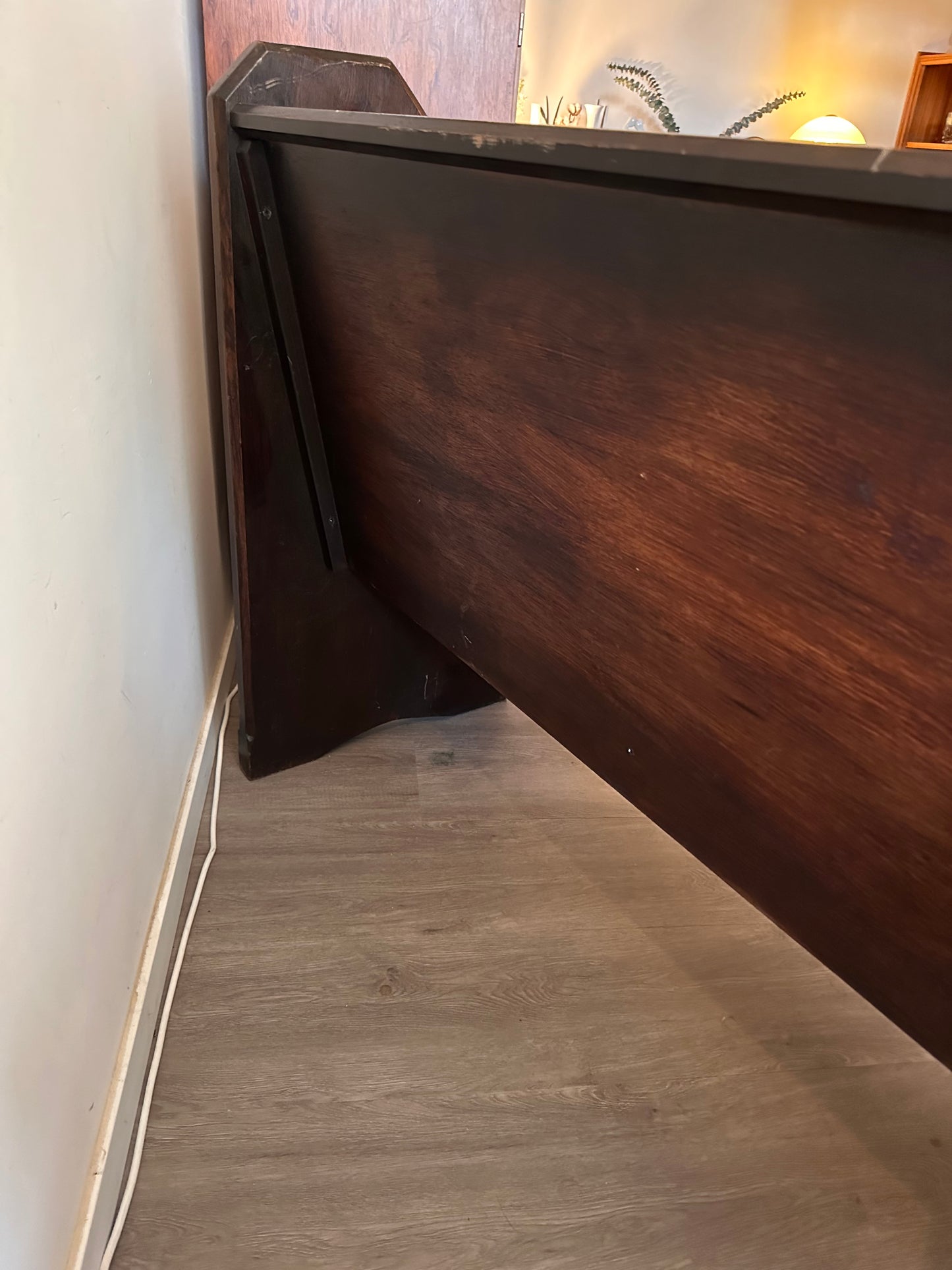 Donkerhouten kloosterbank