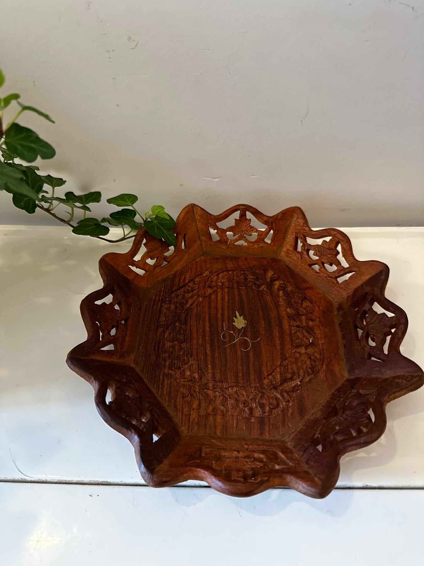 Houten schaaltje met messing inleg