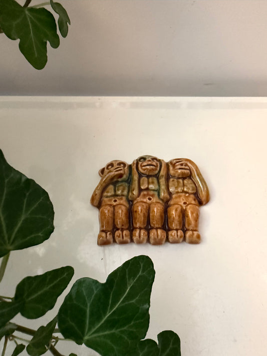 Jaren 70 keramiek wandtegeltje horen zien en zwijgen