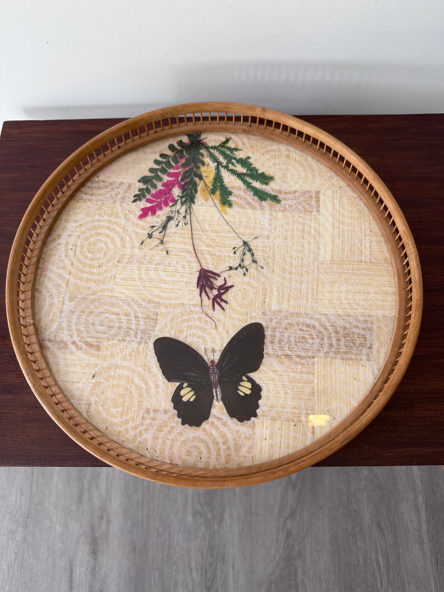 Bamboo dienblad met onderzetters vlinders en droogbloemen