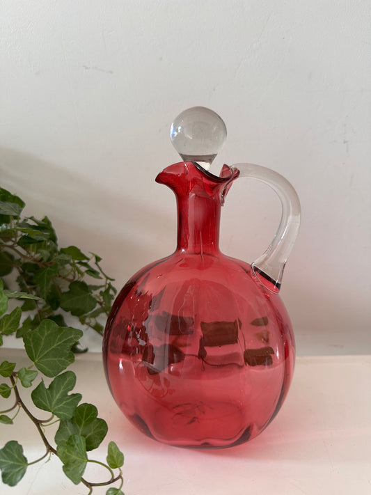 Antieke karaf handgeblazen cranberry glas