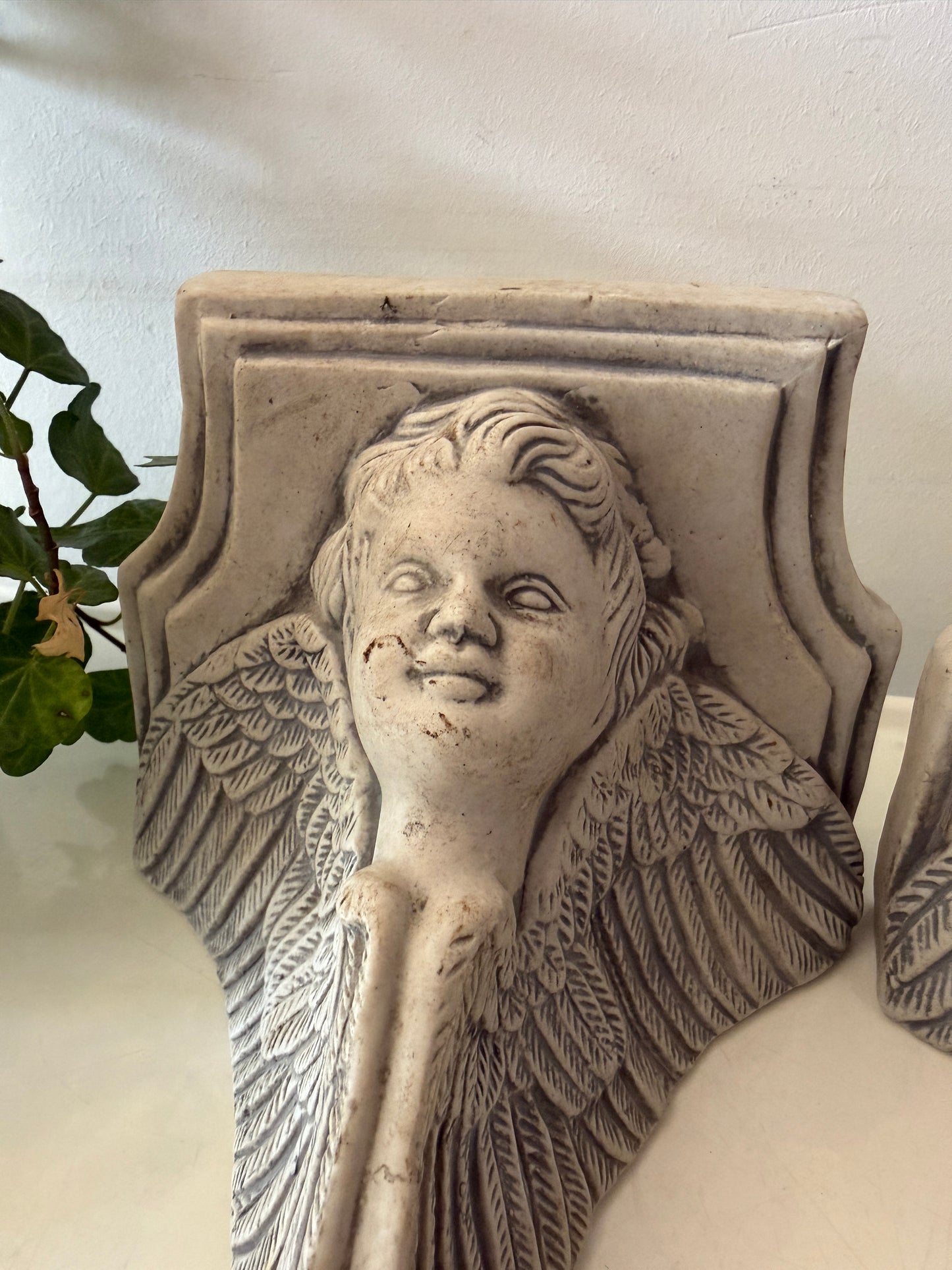 Set van wandconsoles met engelen