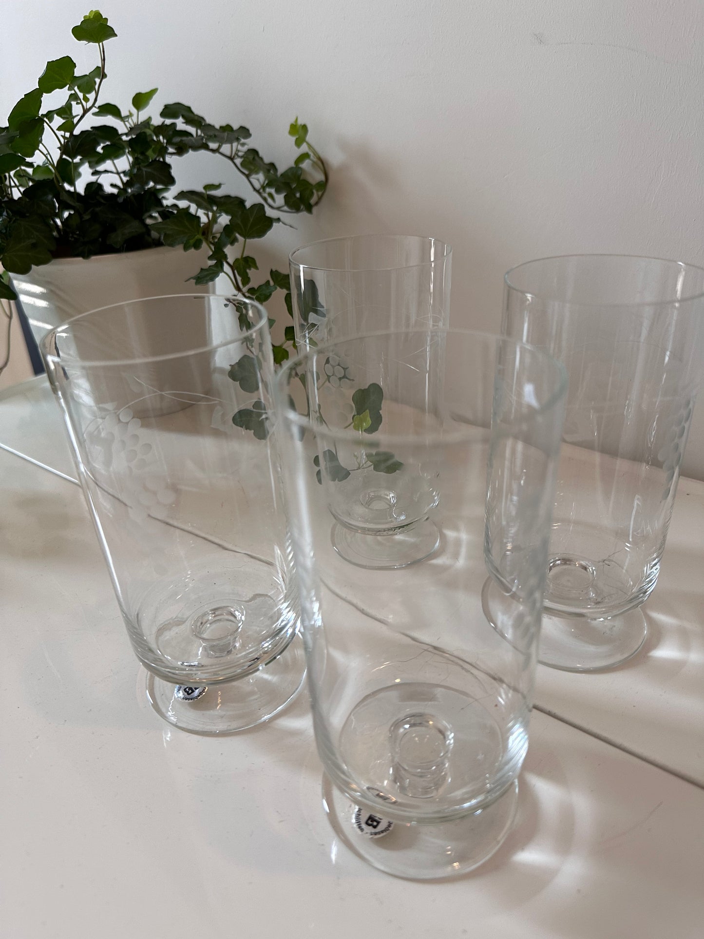 Waterglazen gemerkt BB op voet vintage