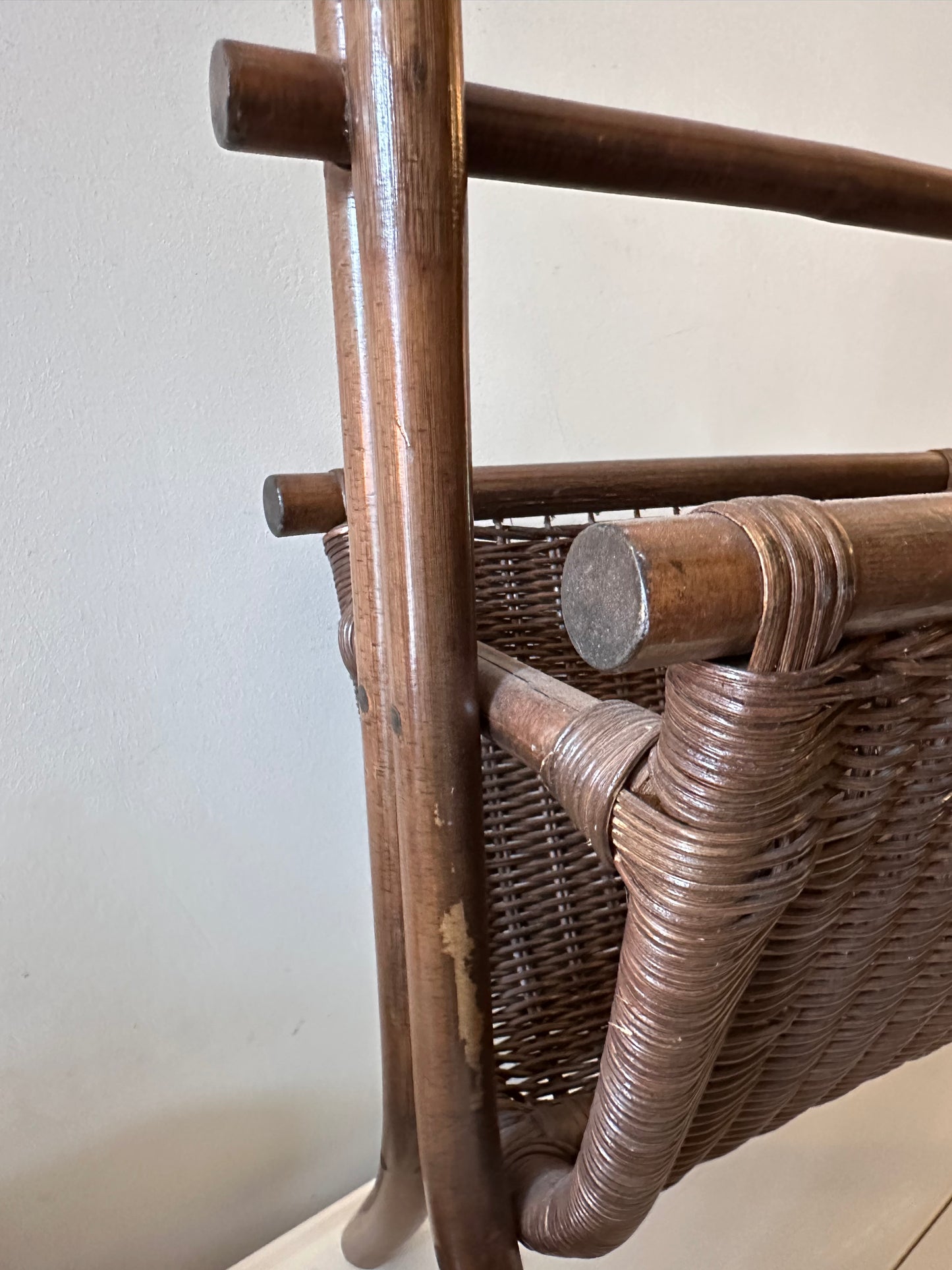Rotan bamboe lectuurbak jaren 70