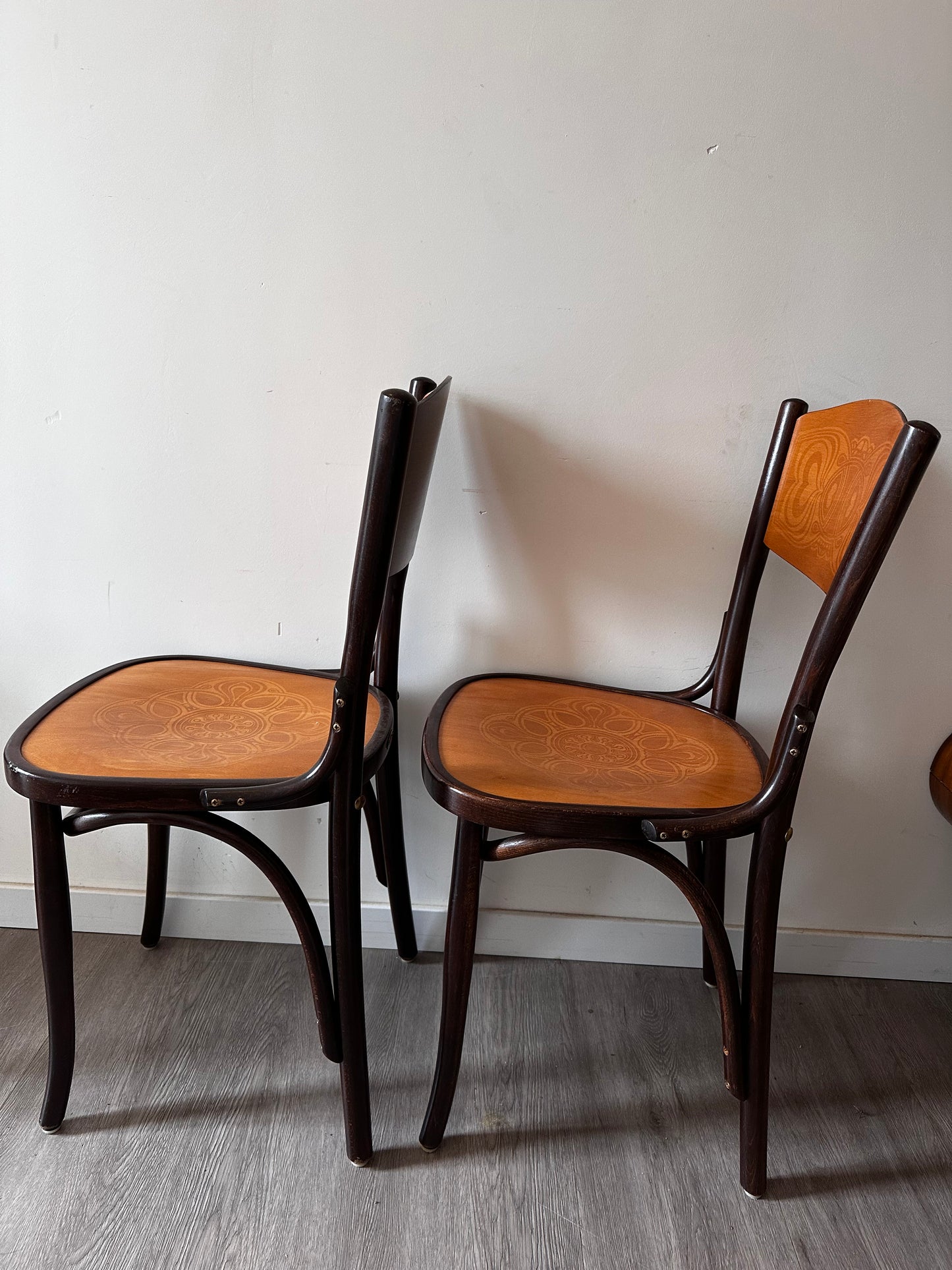 2 Thonet stijl vintage houten stoelen