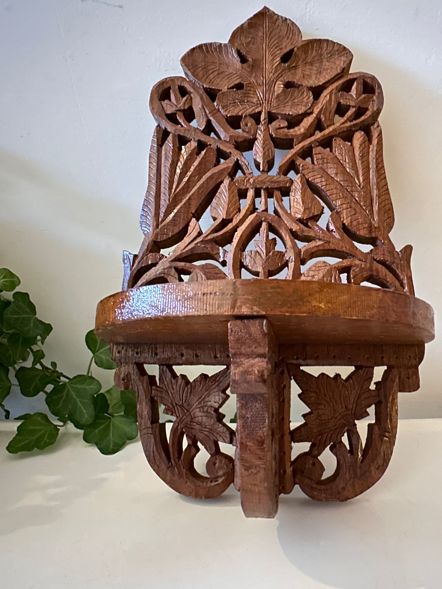 Houten opengewerkte console