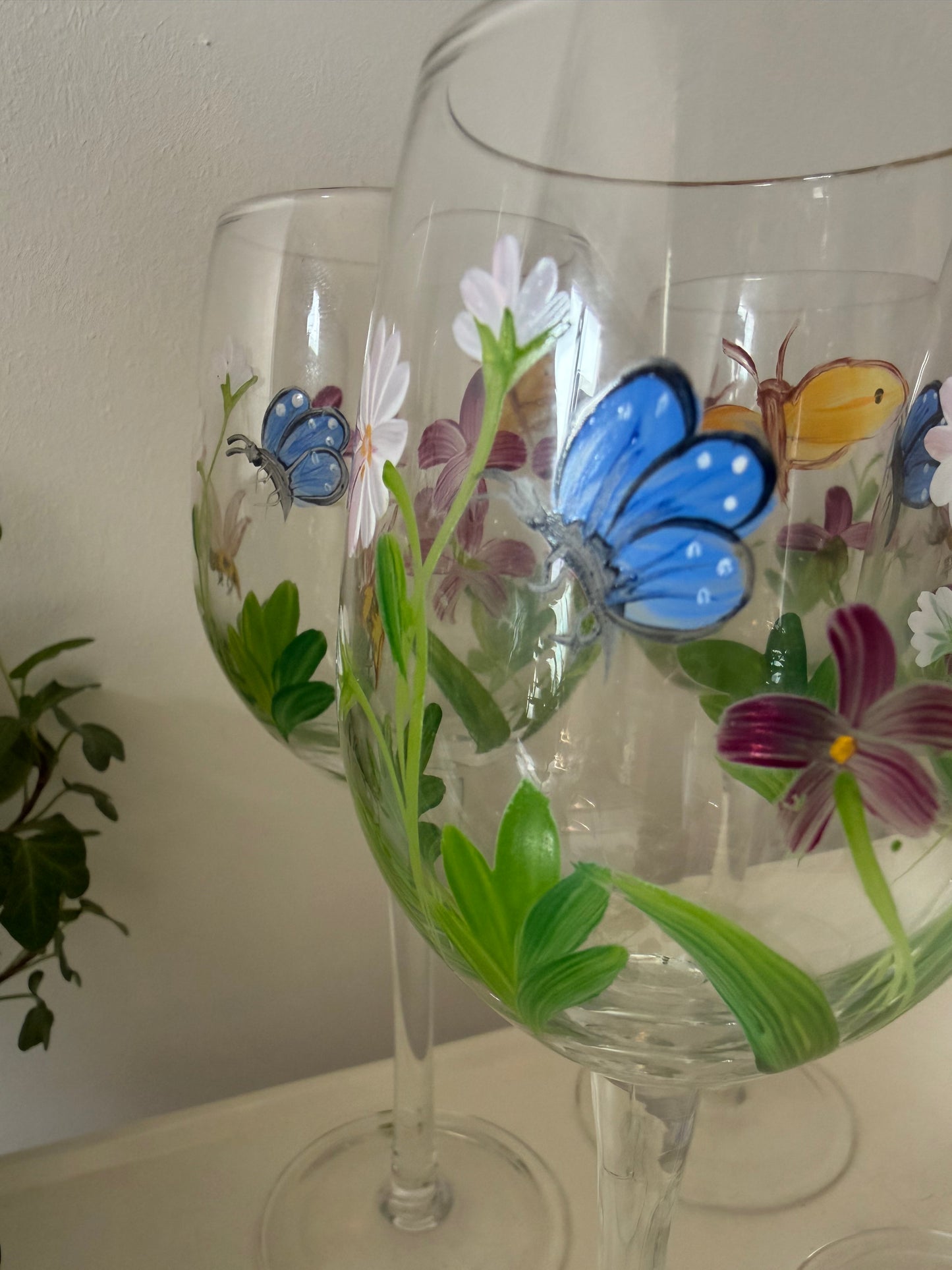 Set van 4 handbeschilderde wijnglazen