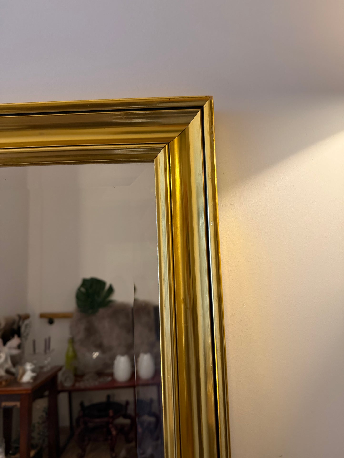 Facet geslepen spiegel met goudkleurige lijst