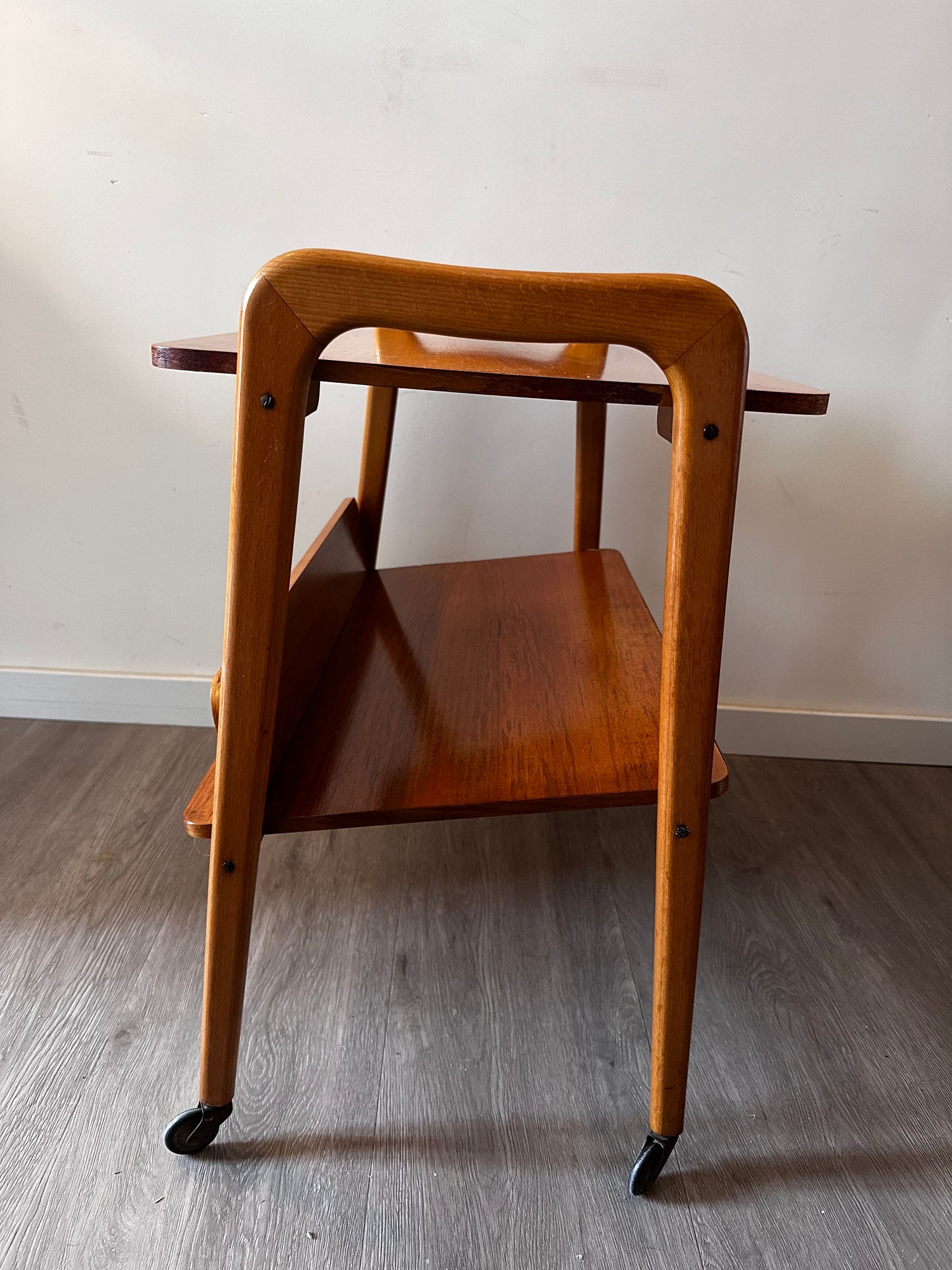 Zweeds design serveertrolley serveerwagen