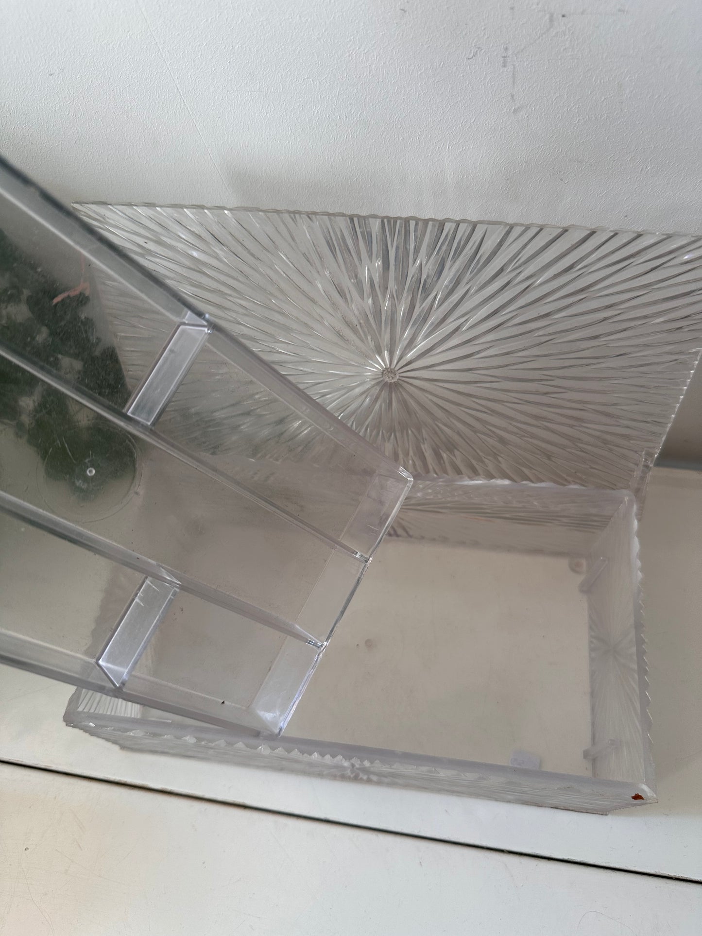 Kunststof bewaardoos met reliëf patroon