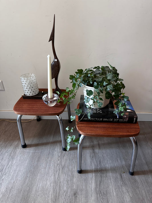 Set van twee jaren 70 bijzettafels