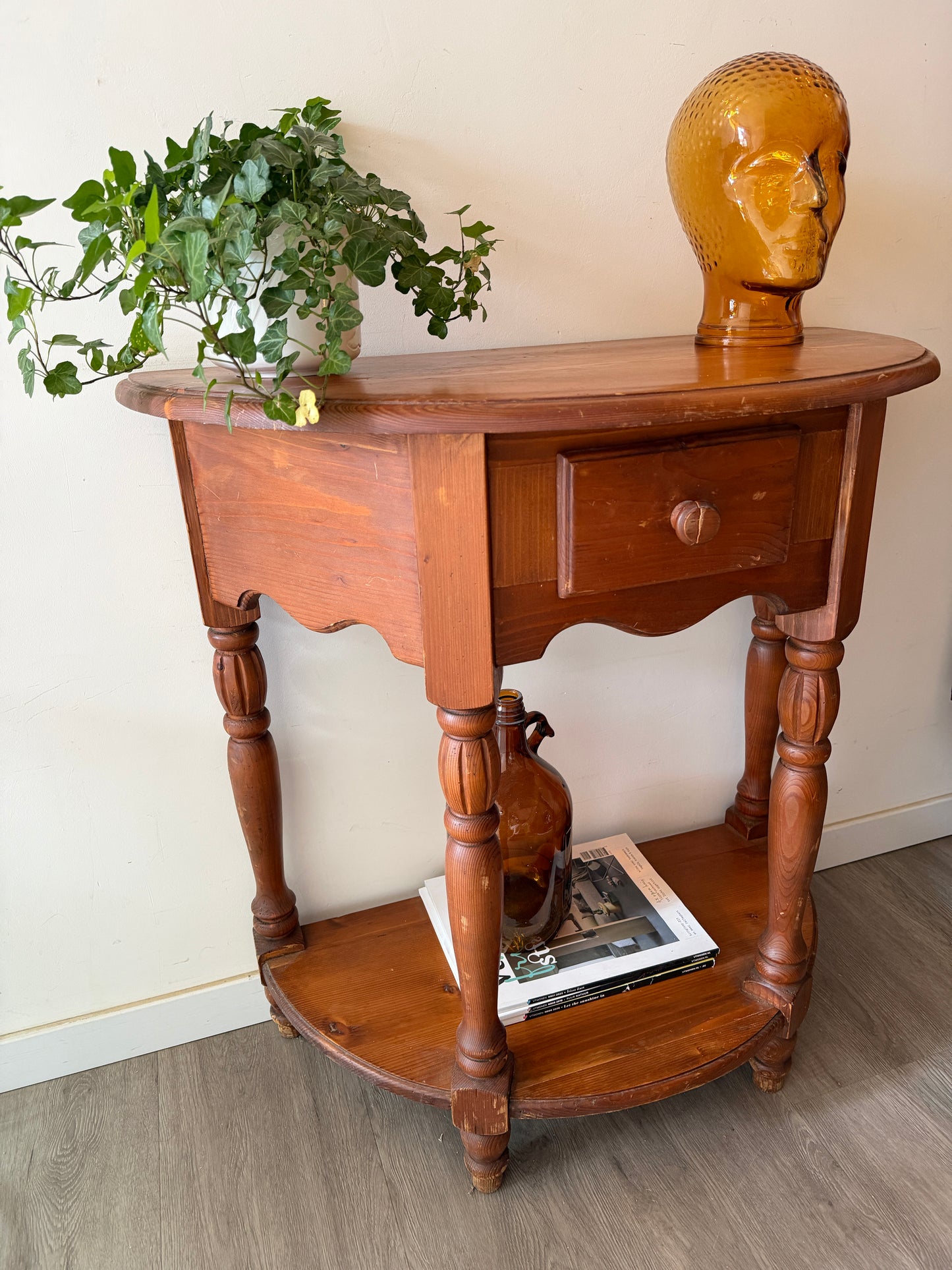 Vintage halfrond haltafeltje