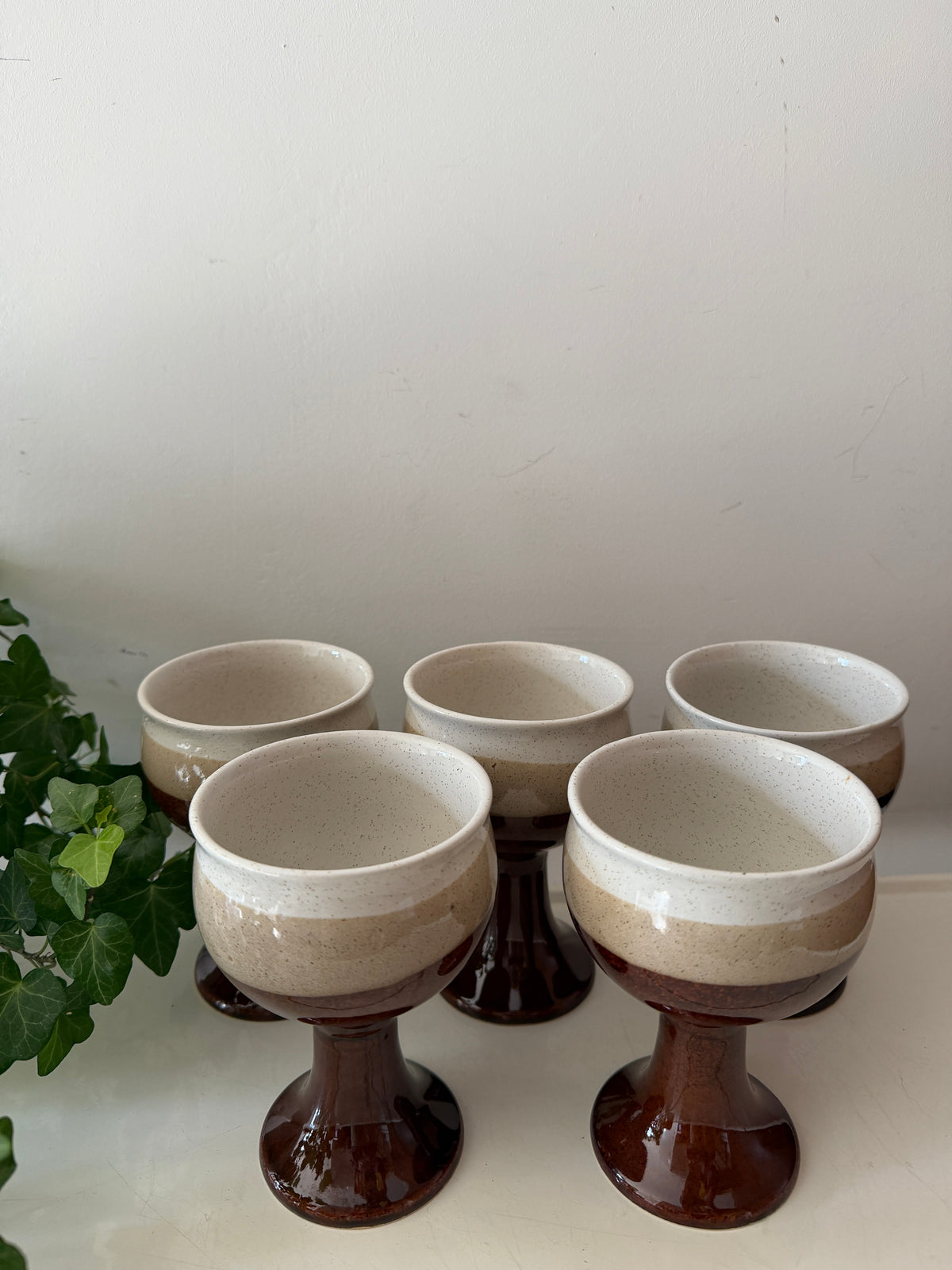 Mid Century vintage koffie mokken op voet