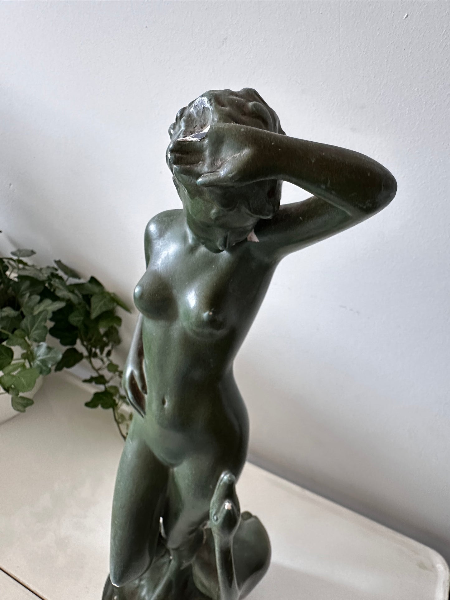 Art Deco Beeldje vrouw met zwaan vintage