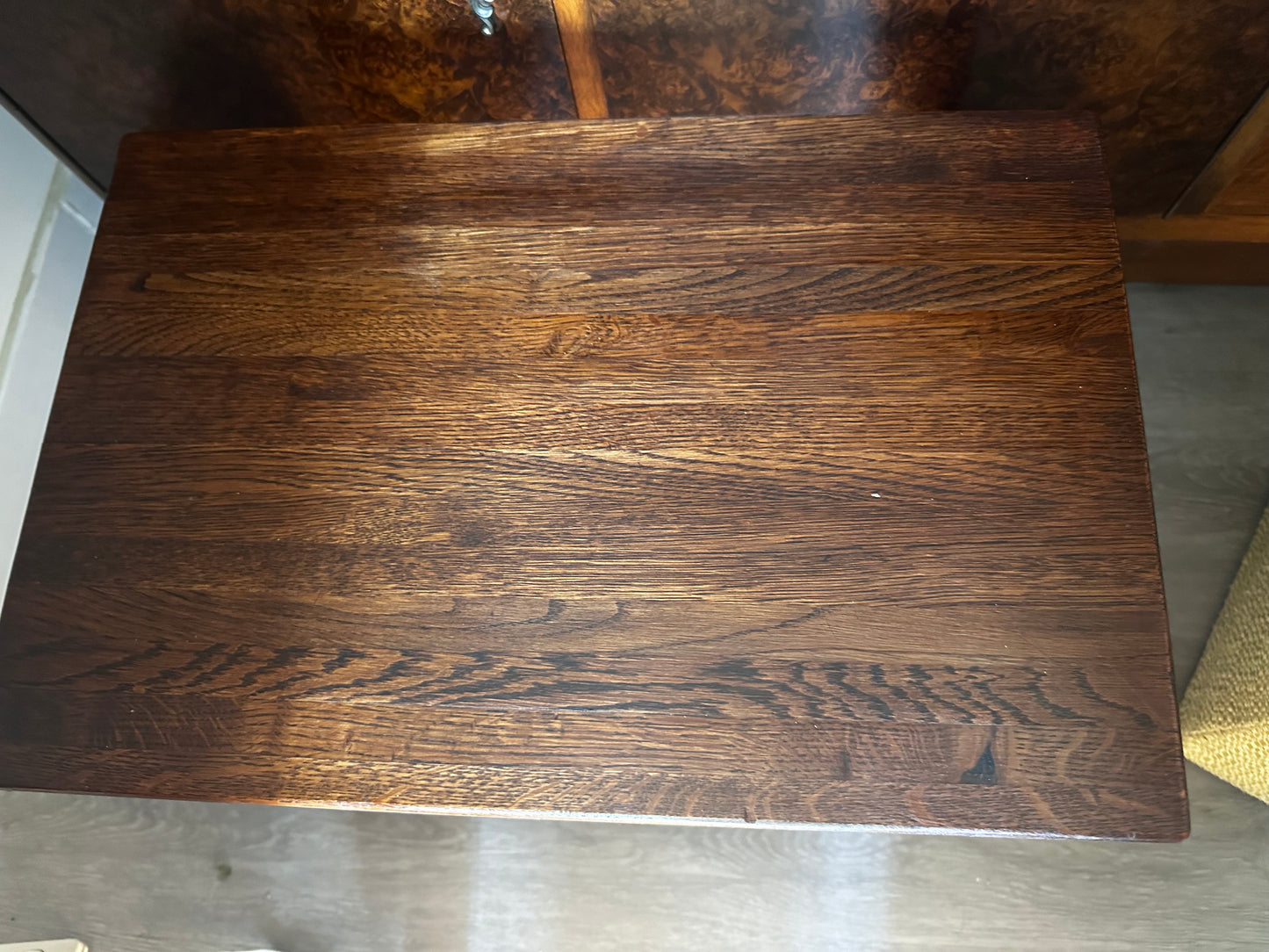 Brutalist bijzettafeltje