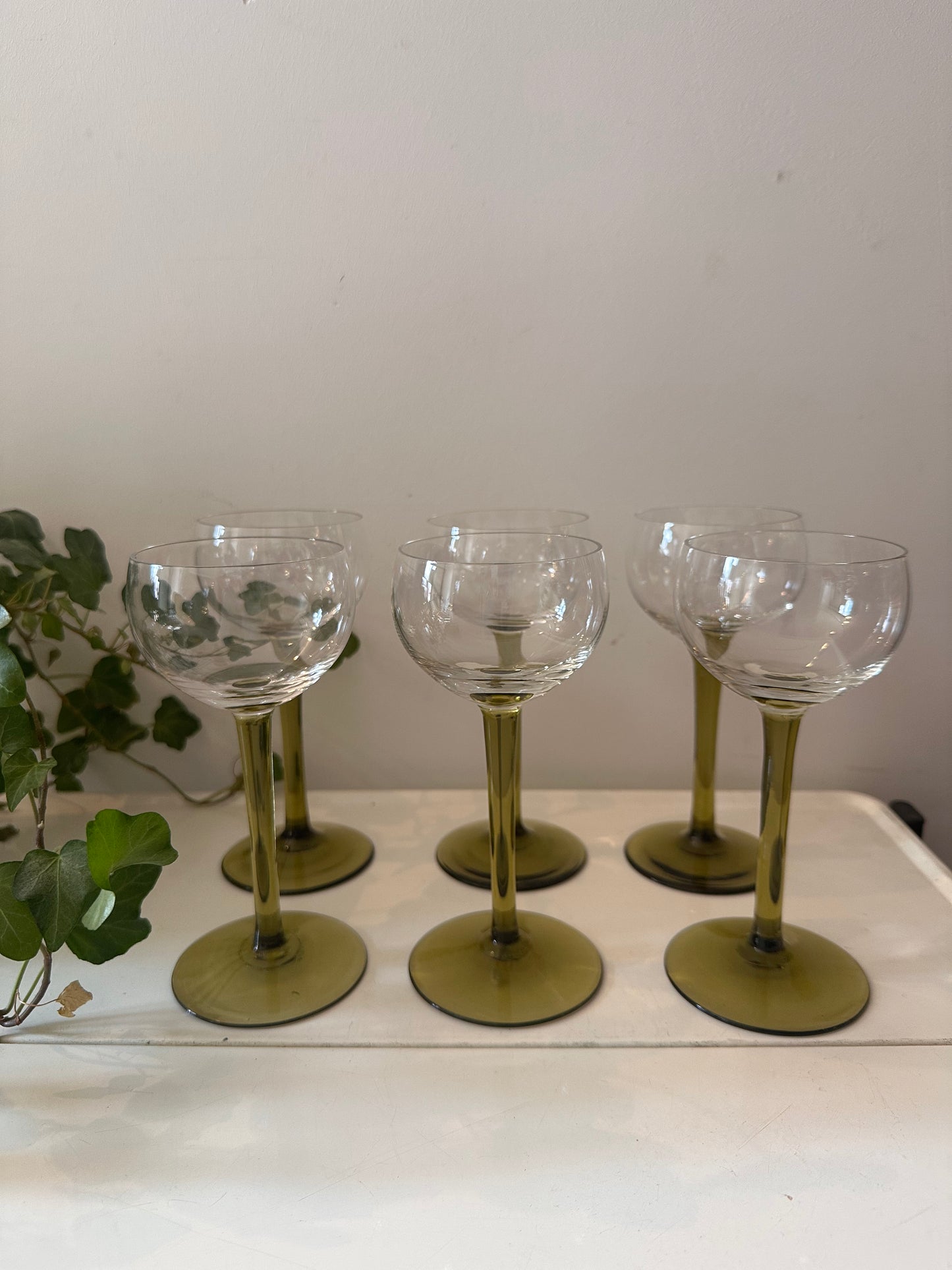 Set van 6 Jaren 70 wijnglazen op groene steel