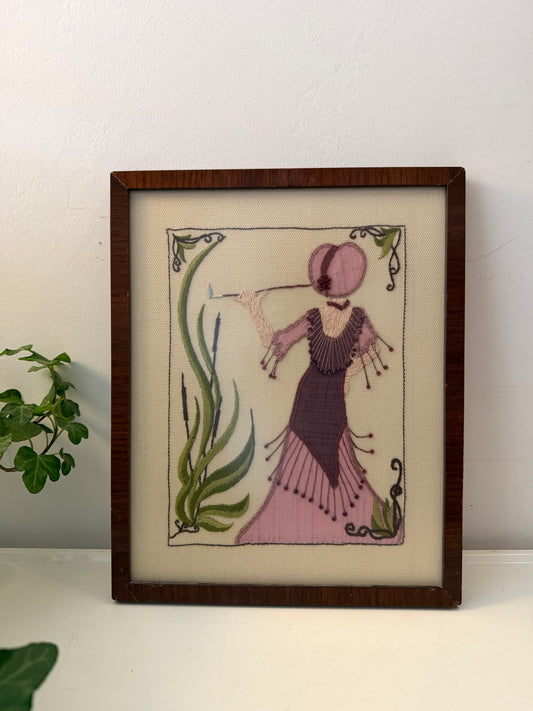 Art Deco borduurwerk in paarse tinten