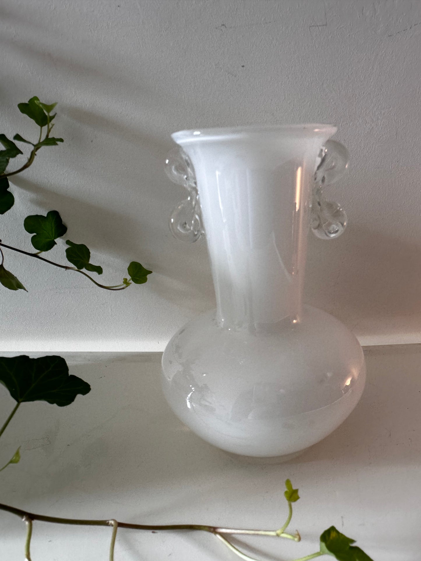 Opaline vaas vintage wit