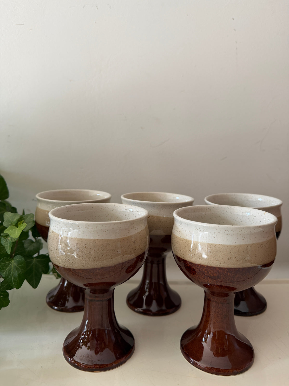 Mid Century vintage koffie mokken op voet