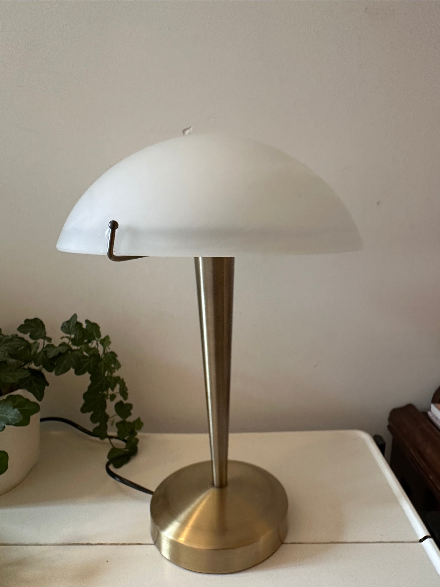 Touch tafellamp met mat glazen kap