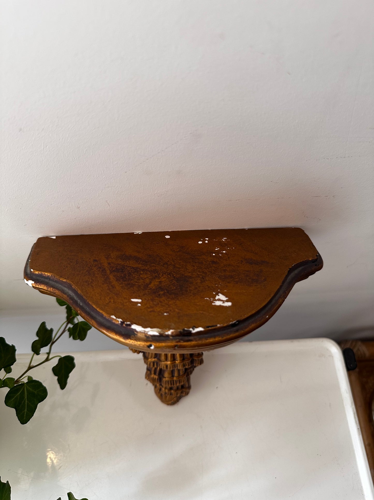 Goudkleurige wandconsole