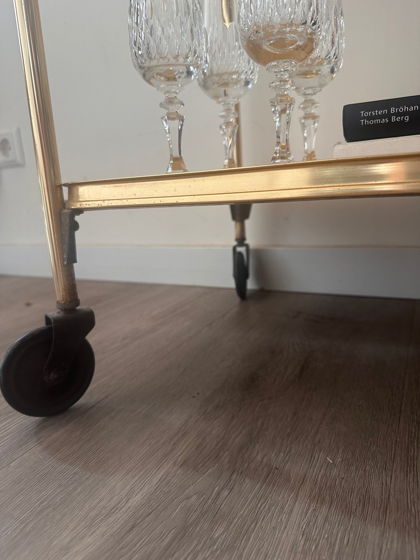 Messing goudkleurig serveerwagentje