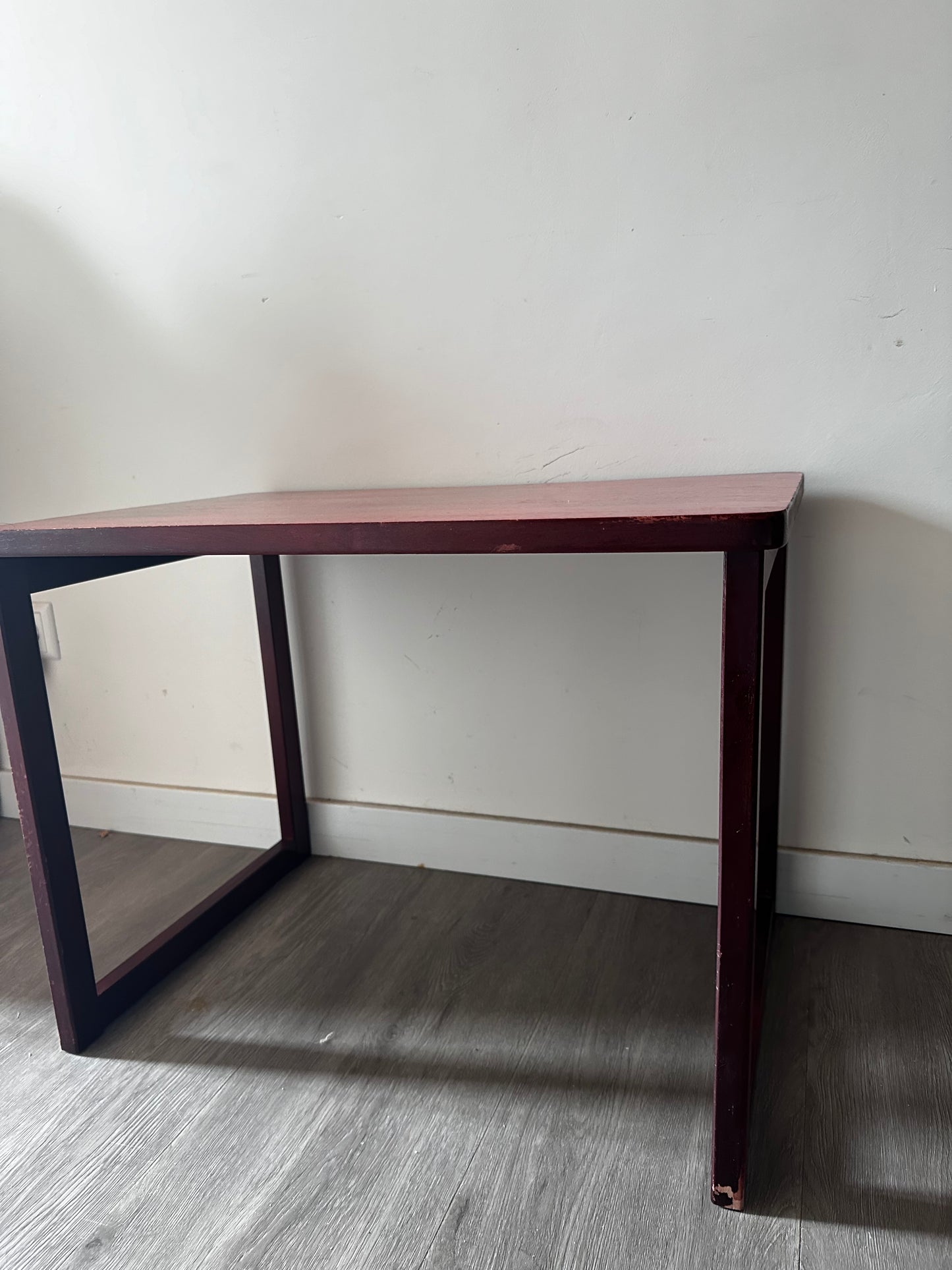 Deens Design bijzettafeltje