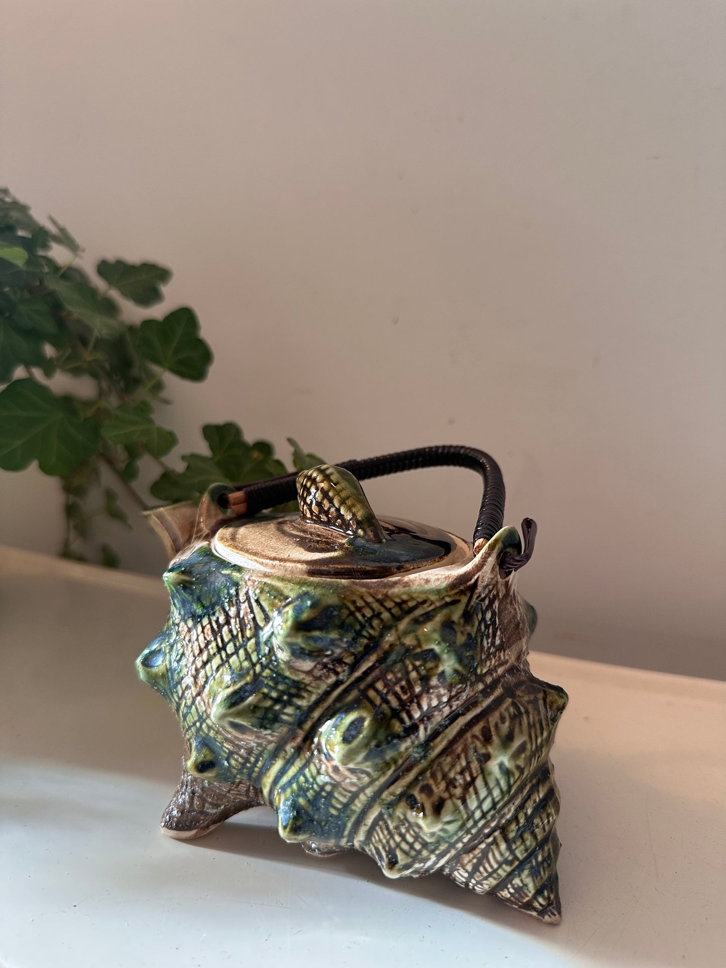 Japans theepotje vorm van schelp