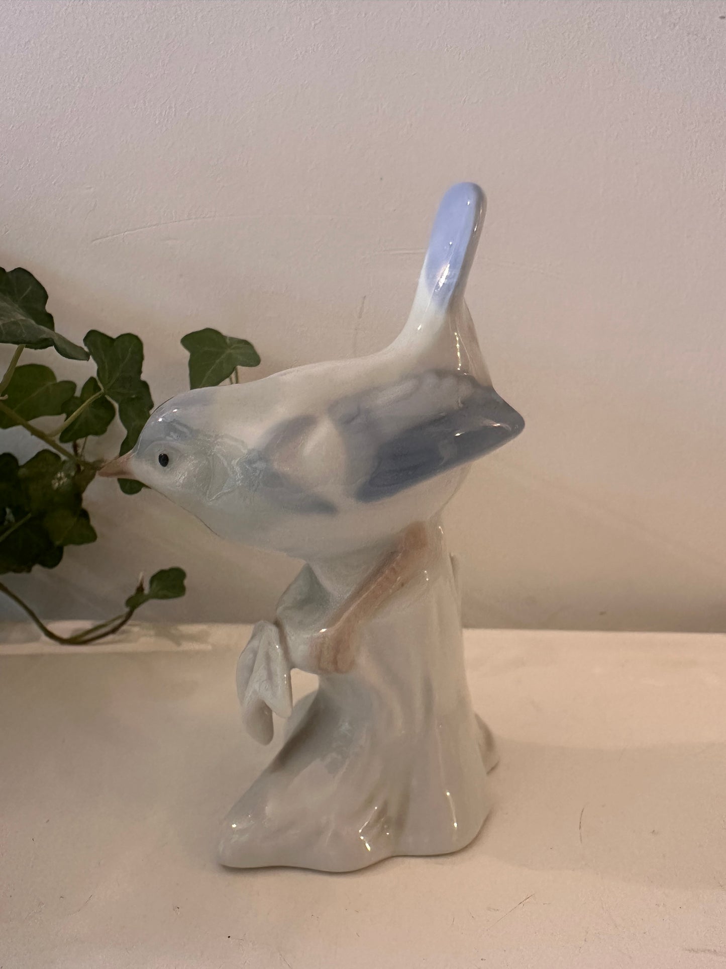 Porseleinen vogel beeldje