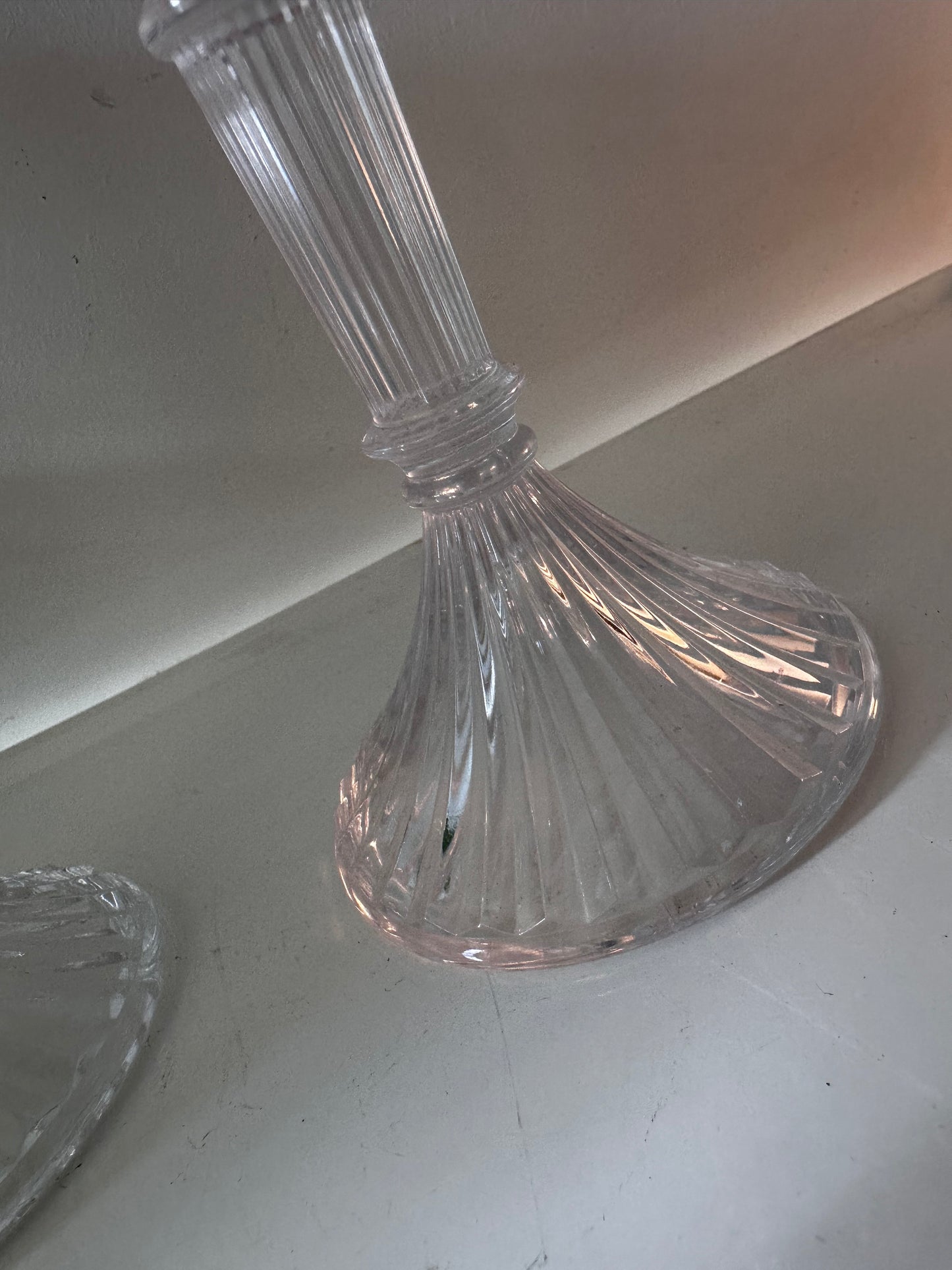 Set van twee vintage glazen kandelaars