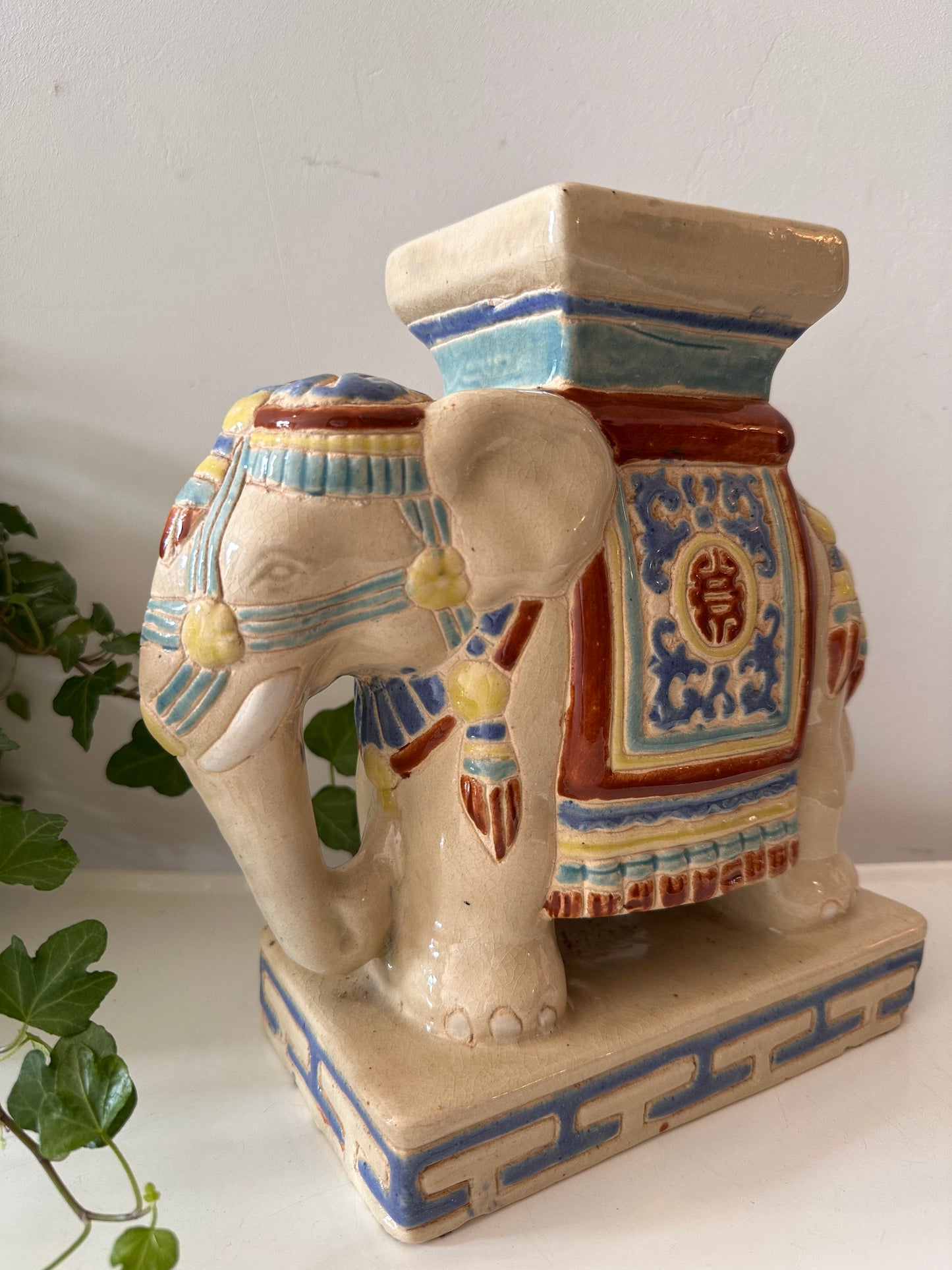 Keramieken plantentafeltje olifant