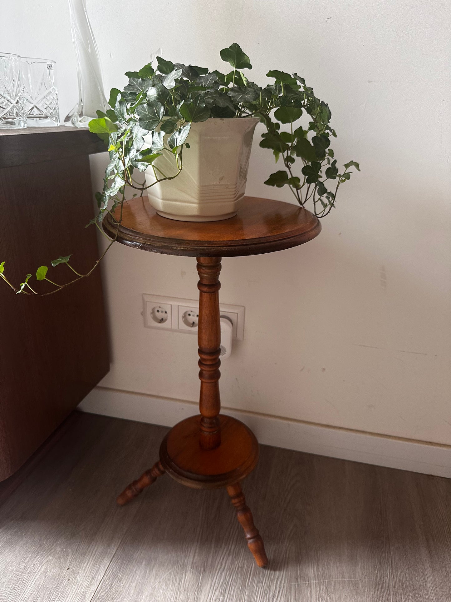 Vintage houten plantentafeltje