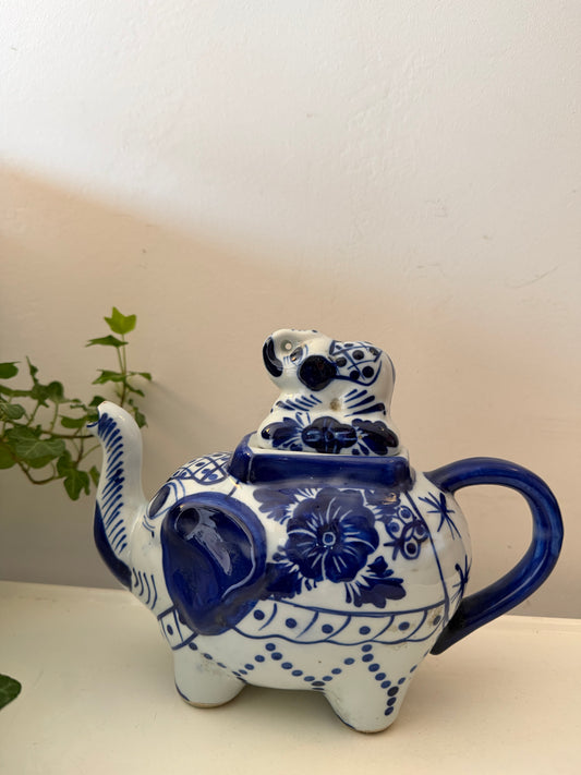 Keramiek theepotje in de vorm van een olifant