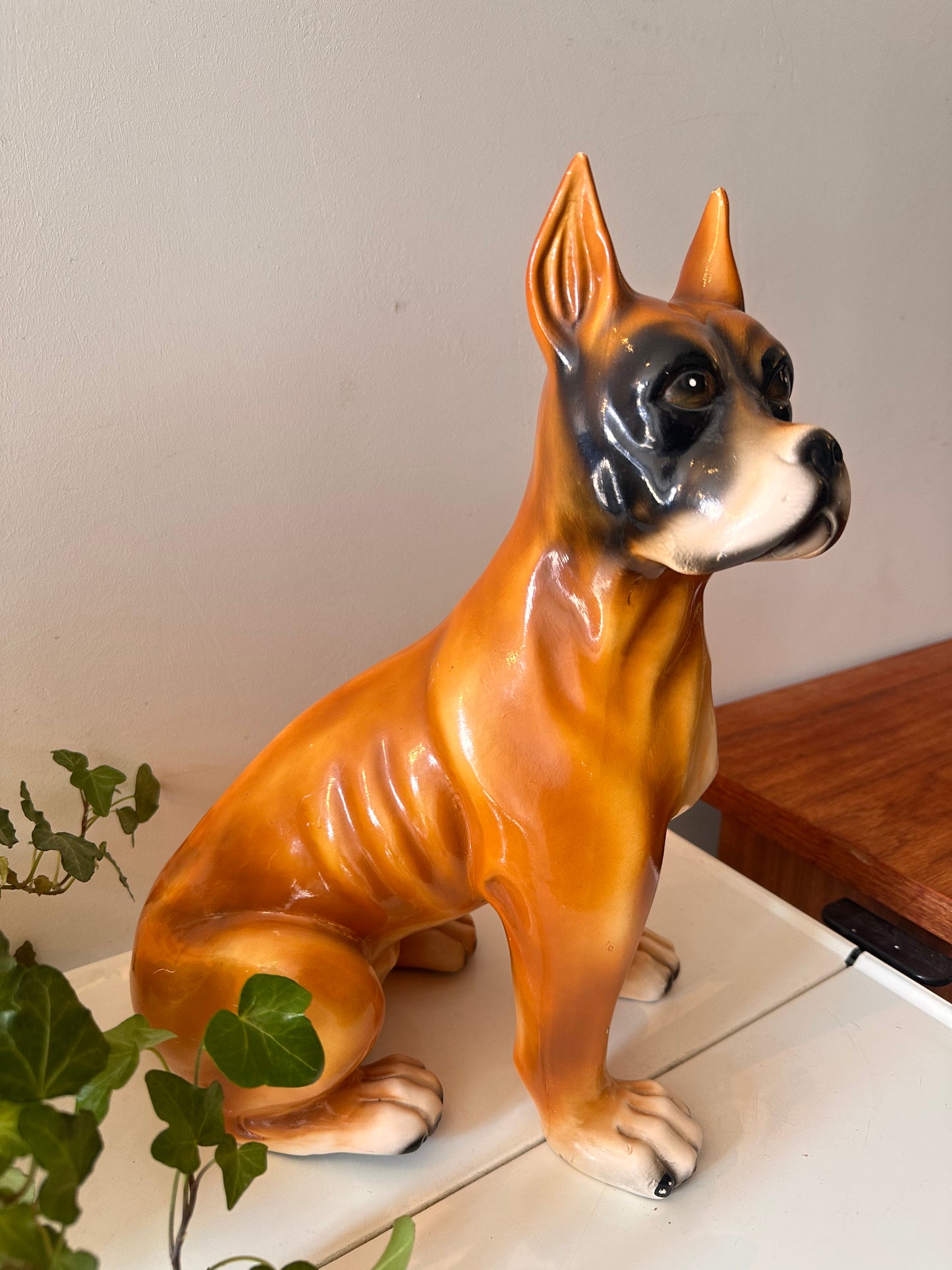 Keramieken beeld boxer hond