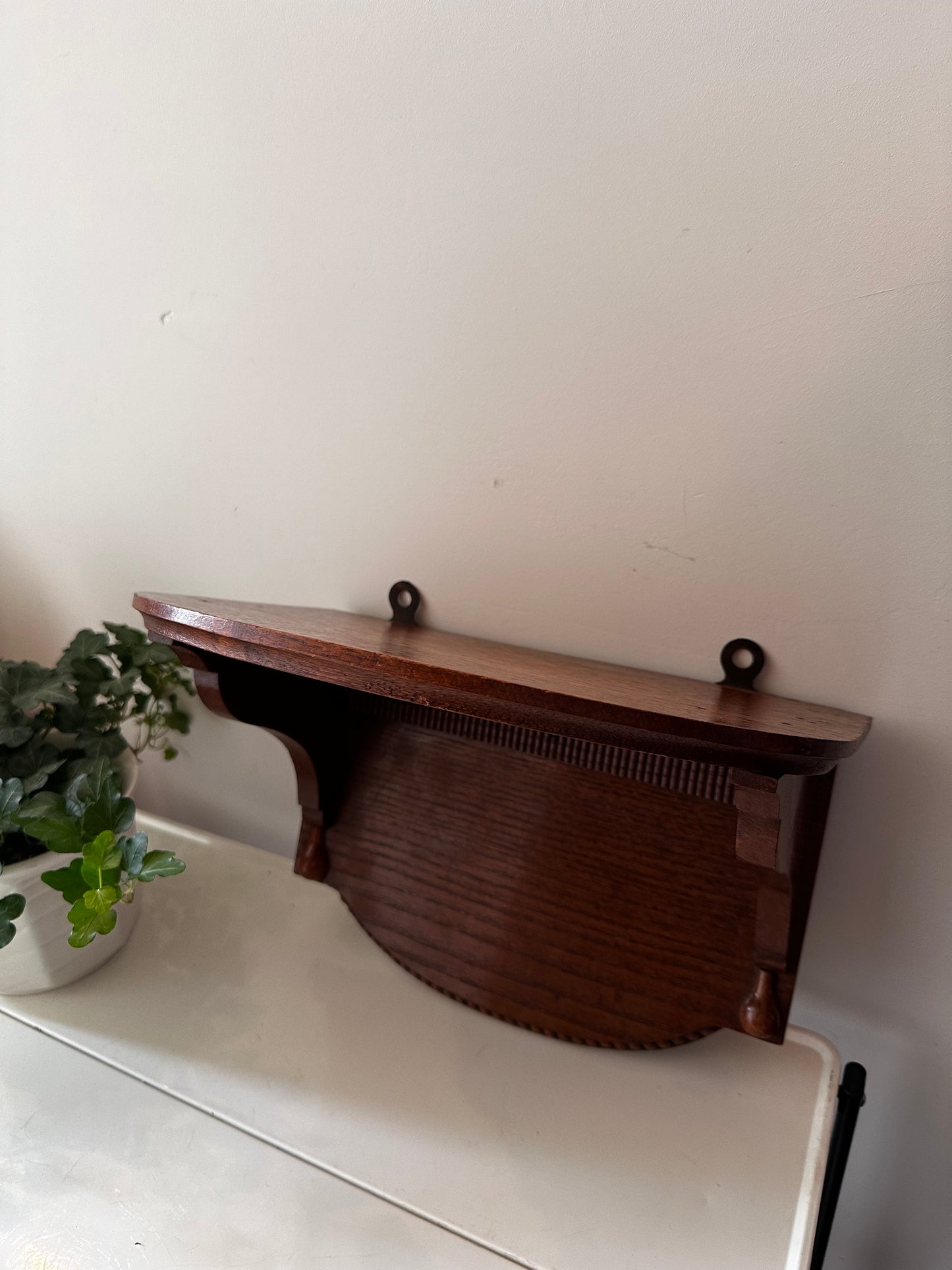 Houten vintage wandplankje