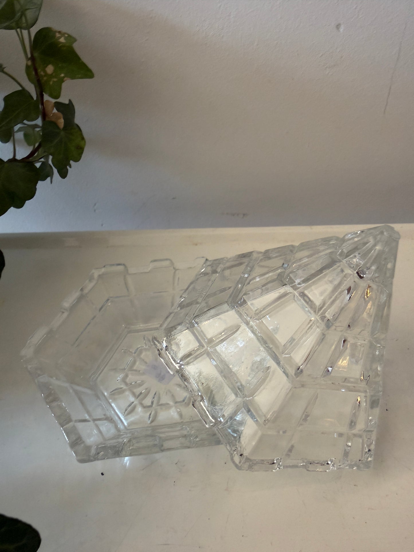 Royal Crystal Rock piramide opbergdoosje