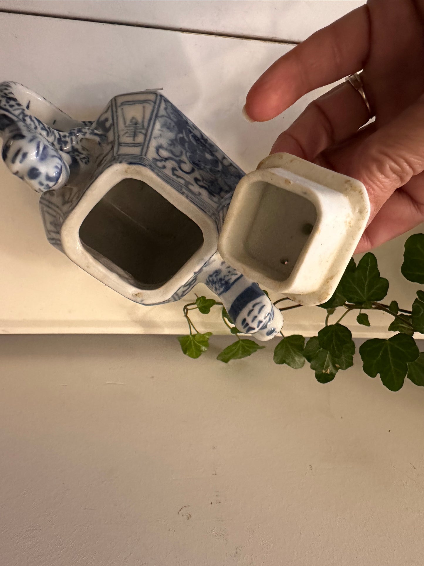 Blauw wit porseleinen theepot