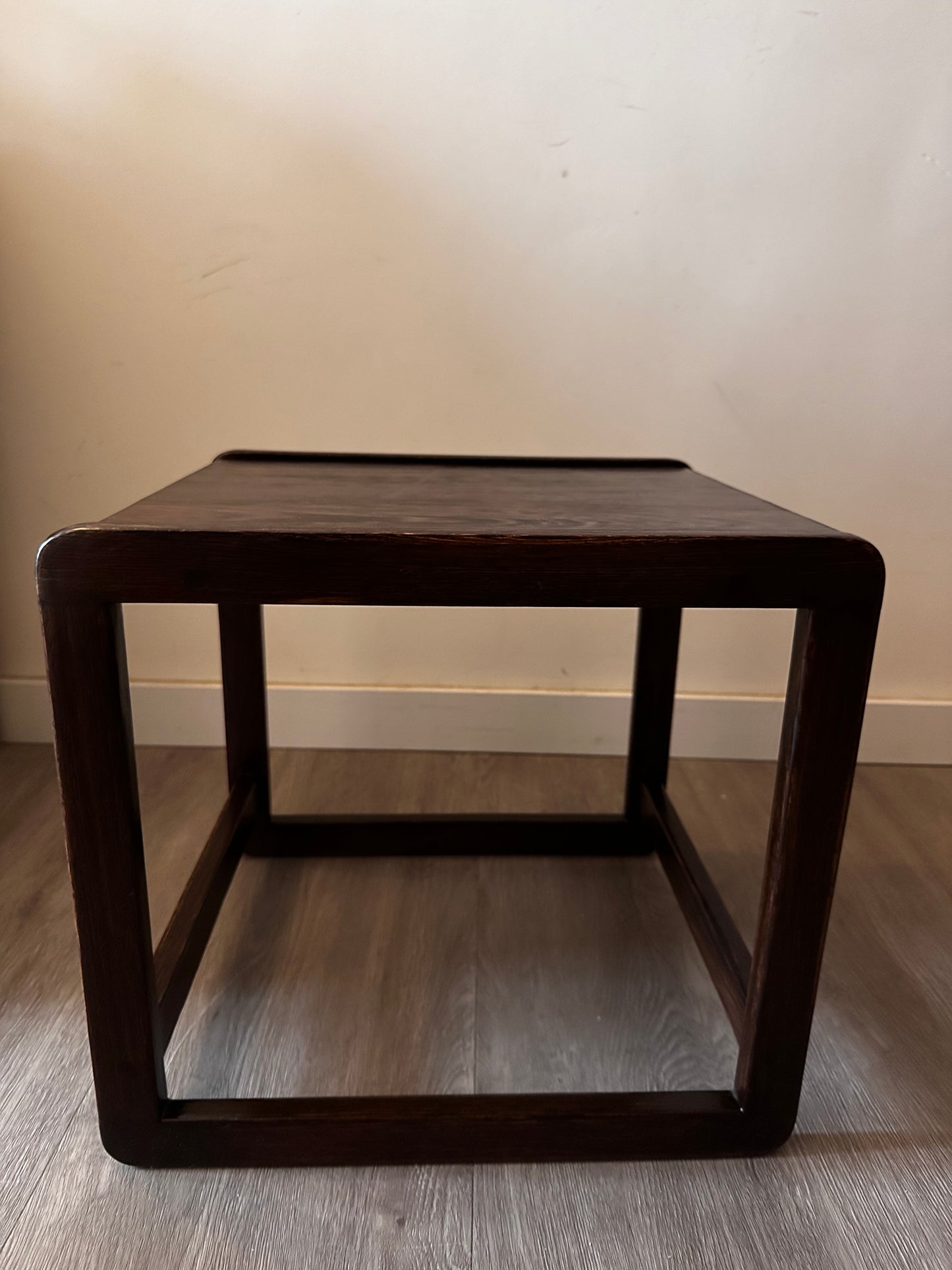 Deens design bijzettafeltje