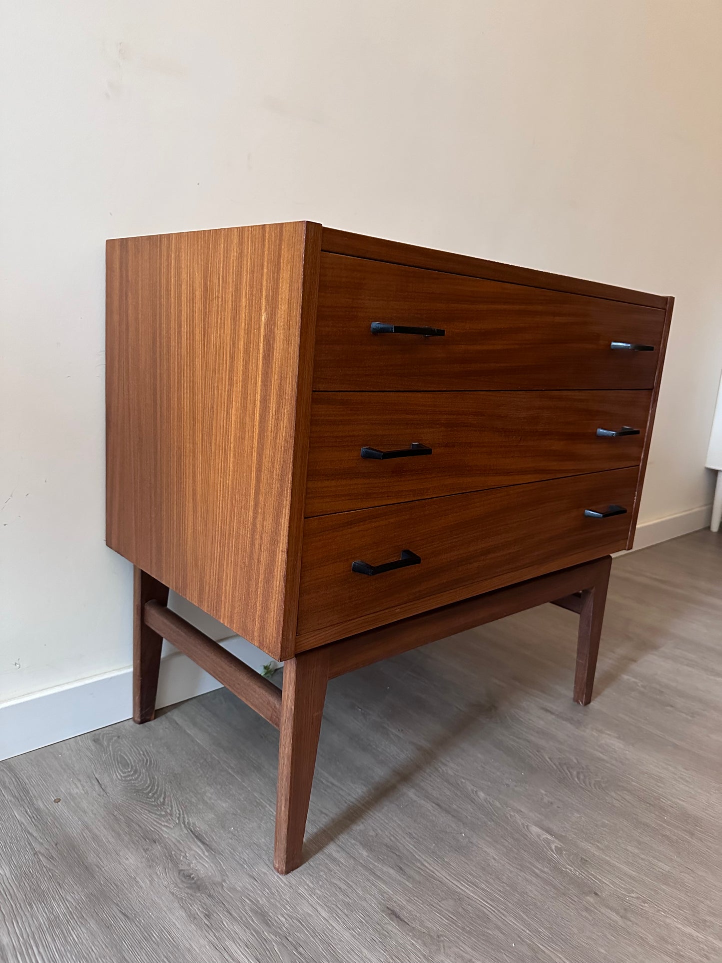 Midcentury Scandinavische ladenkast