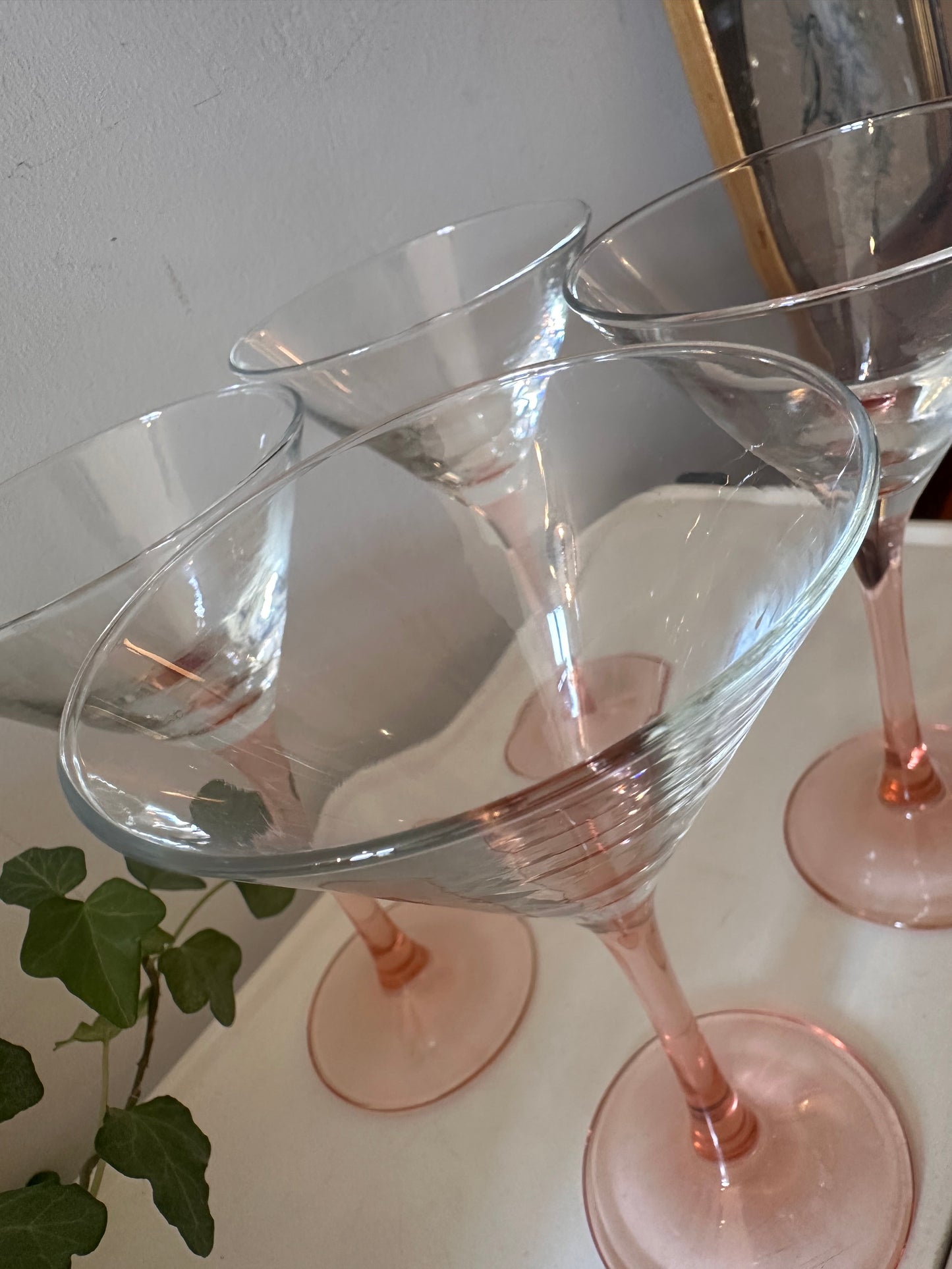 Set van 4 Martine glazen op roze oranje voet