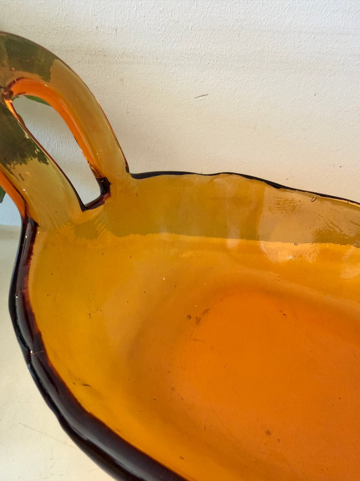 Amberkleurig pers glazen schaaltje