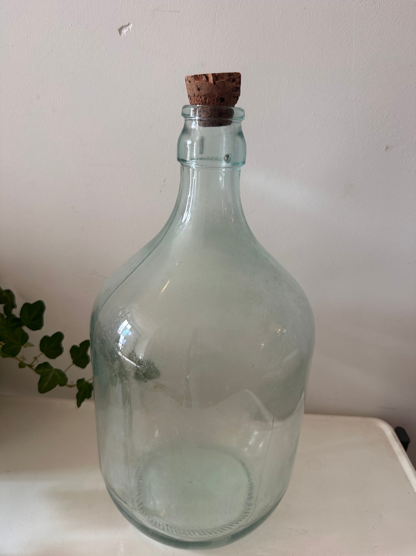 Groene flesvaas met kurk