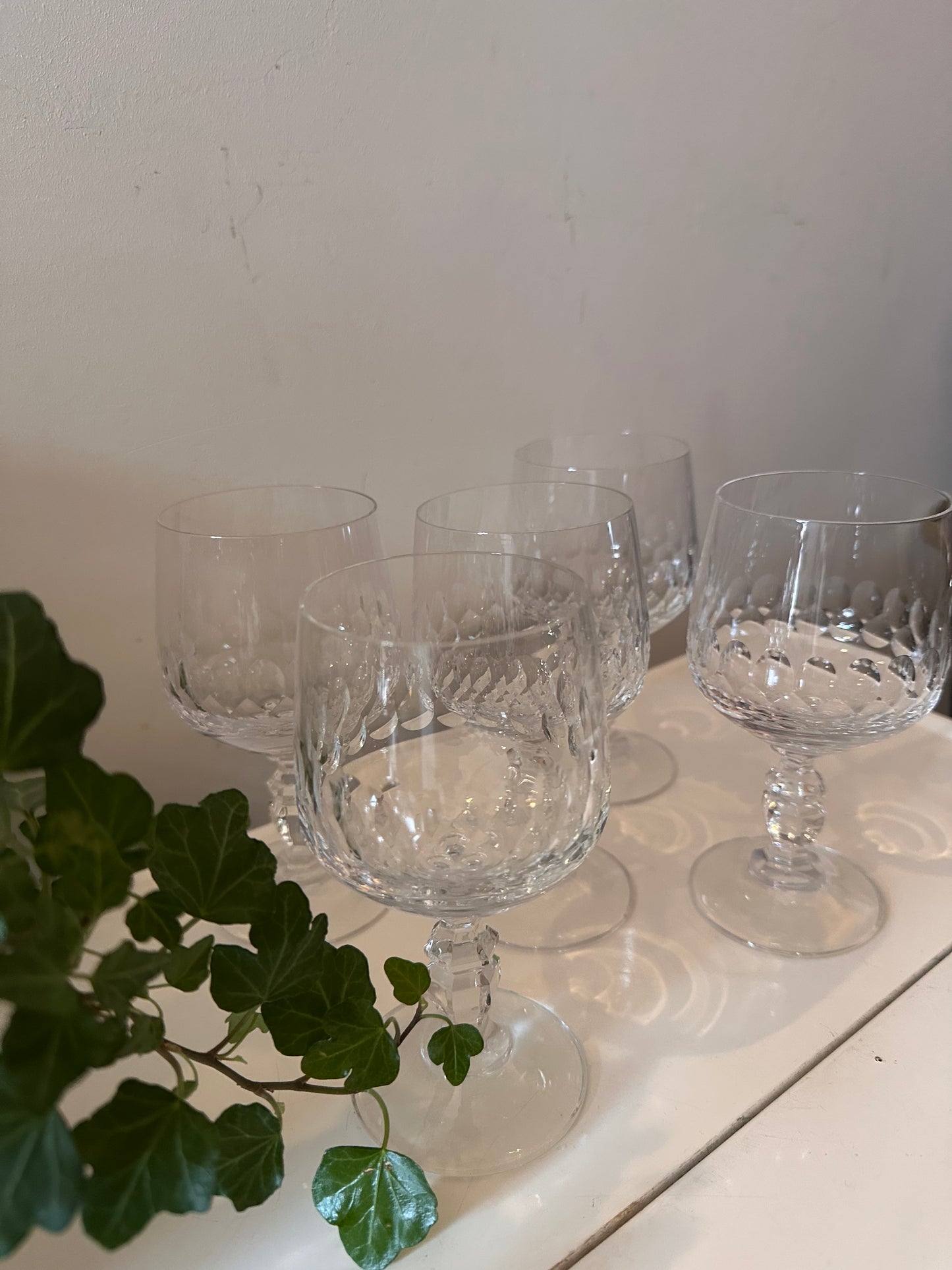 Set van 5 kristallen wijnglazen