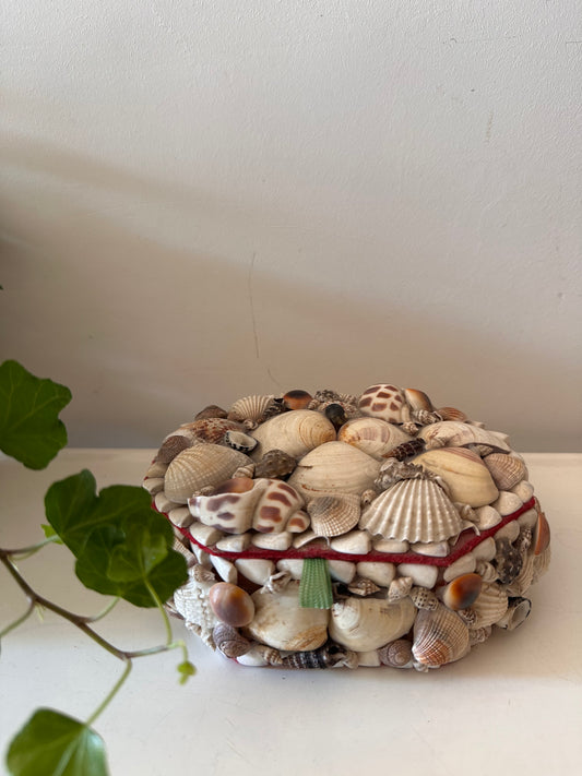 Sieradendoosje ingelegd met schelpen