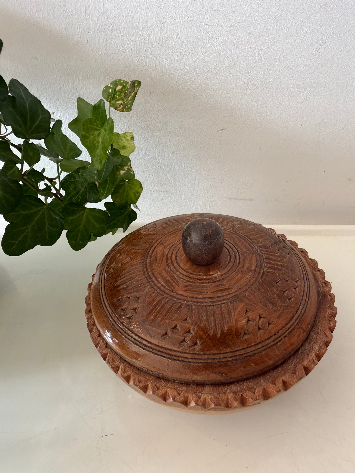Rond houten bewaardoosje