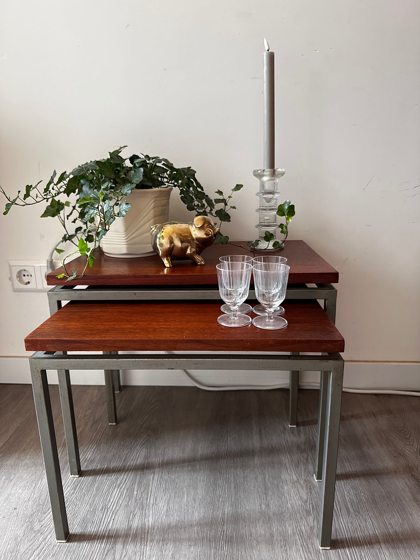 Set van 2 vintage nesting tables Mimi set