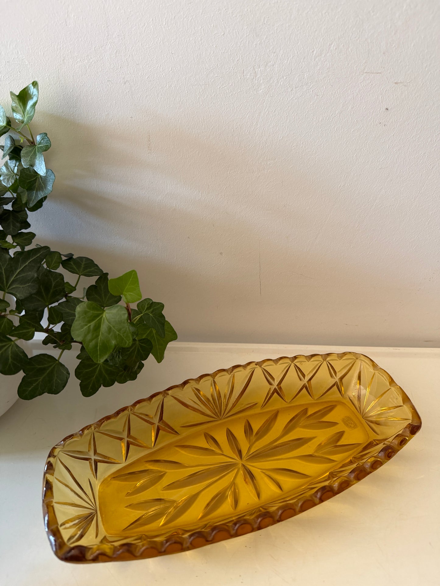 Persglazen amberkleurig schaaltje