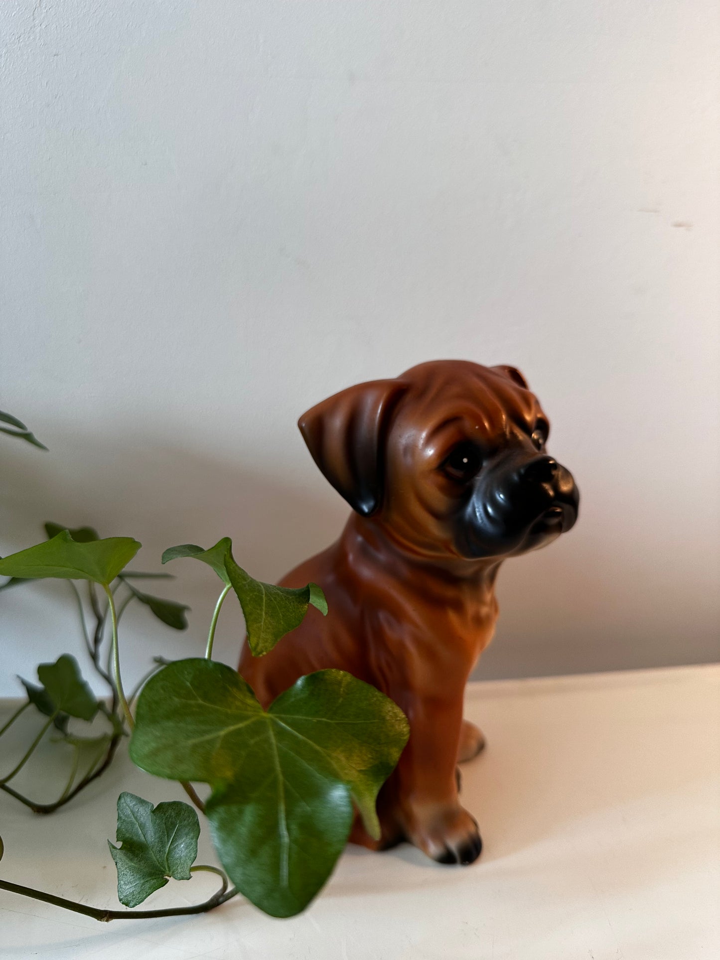 Boxer beeldje vintage keramiek