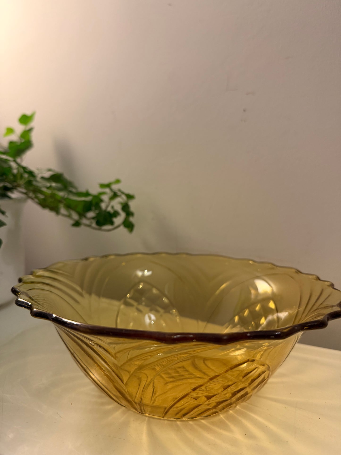 Persglazen art deco schaal geel